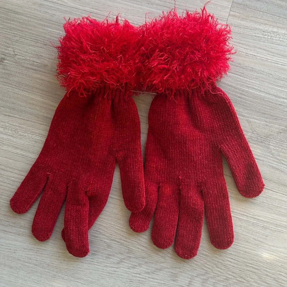Fuzzy Cuff Gloves Red NWOT Stretch Winter Monochrome Glam